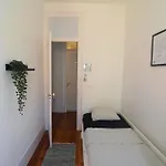 Гостьовий будинок Embassy Arriaga Private Elegance In Stylish Shared Лісабон