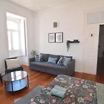 Embassy Arriaga Private Elegance In Stylish Shared Гостьовий будинок