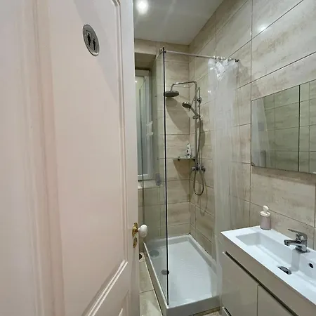 Embassy Arriaga Private Elegance In Stylish Shared Gasthuis Lissabon