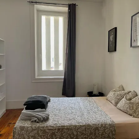 Гостьовий будинок Embassy Arriaga Private Elegance In Stylish Shared Лісабон