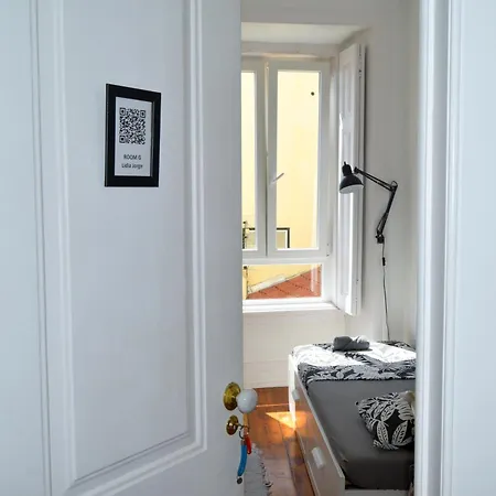 Embassy Arriaga Private Elegance In Stylish Shared Pensión Lisboa